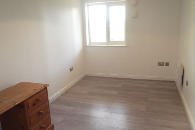Flat for sale in Glebelands Close, Finchley