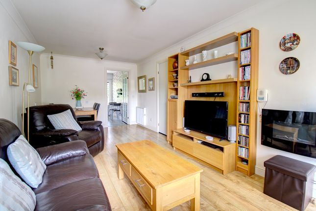 20, Maryvale Court, Lichfield photo 3