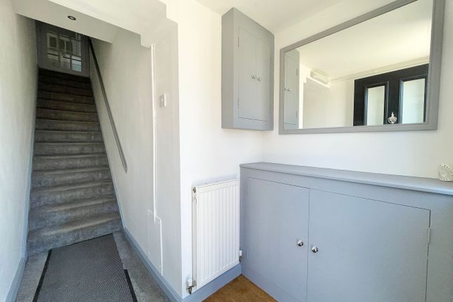 24, Ryecroft Gardens, Camberley photo 3