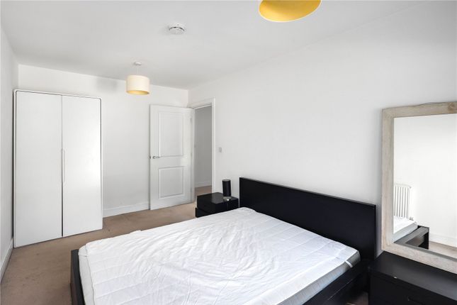Flat to rent in Hodgeson House, 26 Christian Street, London