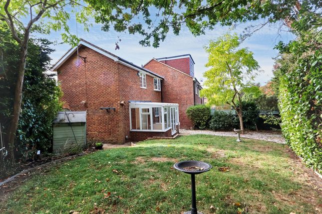 14 Jacklin Green, Woodford Green photo 4