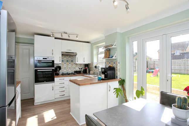 19, Thackers Way, Peterborough photo 4