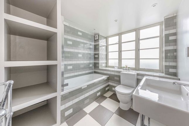 Flat 84, Exeter House, Putney Heath, London photo 4