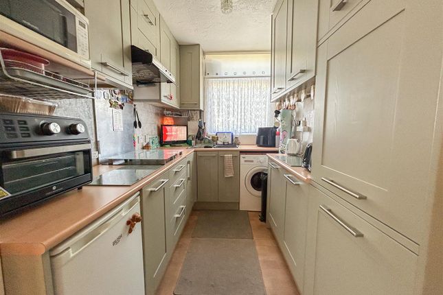 39, Castlehill Park, Great Clacton photo 3