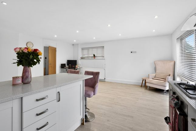 1, Cherry Tree Drive, Eastergate, Chichester photo 3