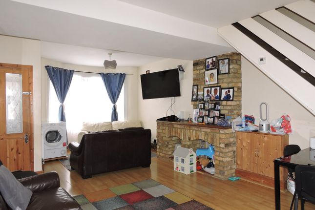 32, Garfield Road, Enfield photo 3