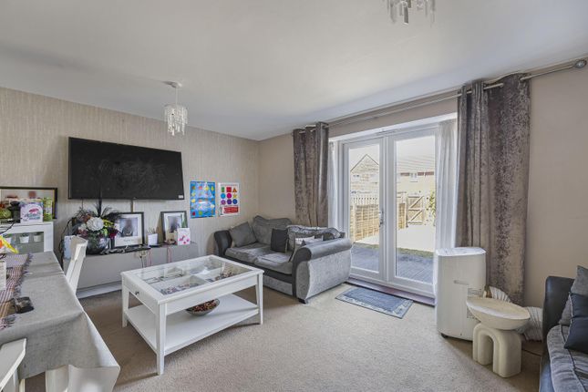 5, Godman Walk, Dartford photo 3