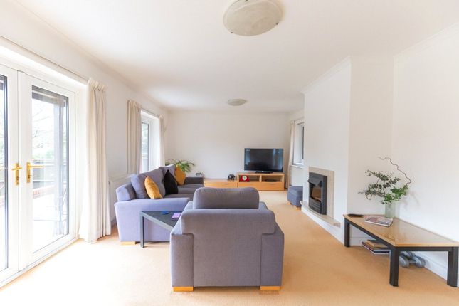 7, College Park Drive, Bristol photo 2