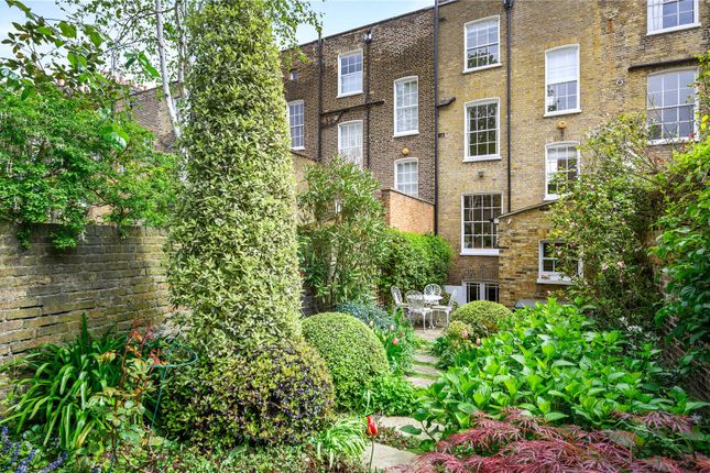 Terraced house for sale in Gibson Square, Islington, London