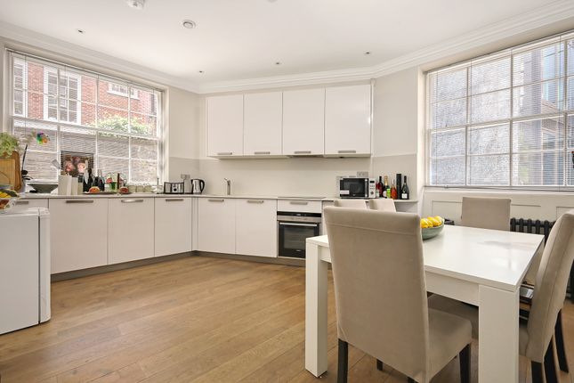 8 Red Lion Court, London photo 4