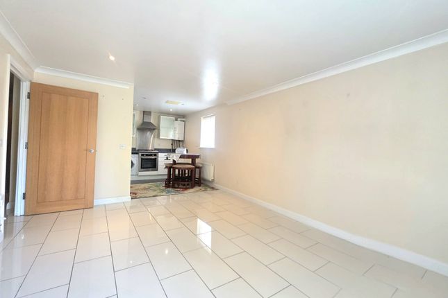 5 Casel Court, Brightwen Grove, Stanmore photo 5