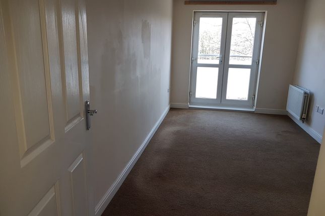 Shared accommodation to rent in Bradford Road, Huddersfield