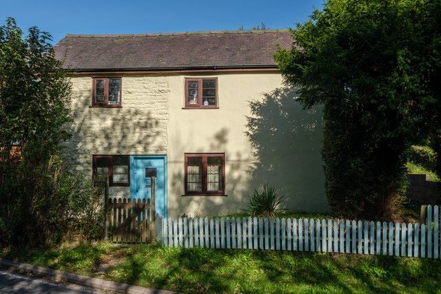 Thumbnail Cottage for sale in Yew Tree Cottage, Tref-Y-Clawdd, Tref-Y-Clawdd, Powys