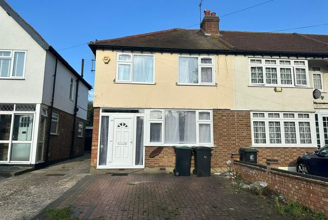 Thumbnail Semi-detached house to rent in Roding Road, Loughton