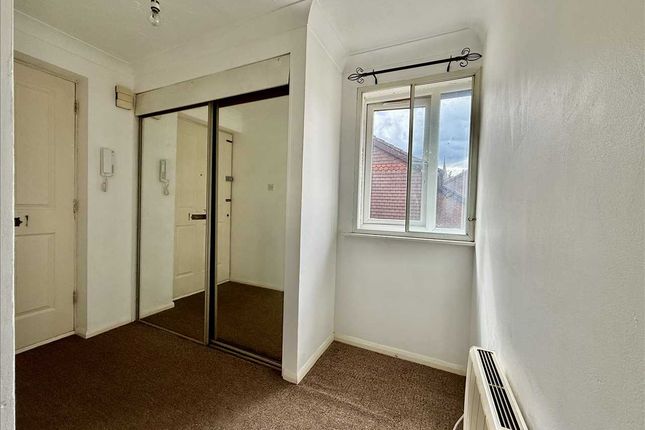 63, Dutch Barn Close, Stanwell photo 2