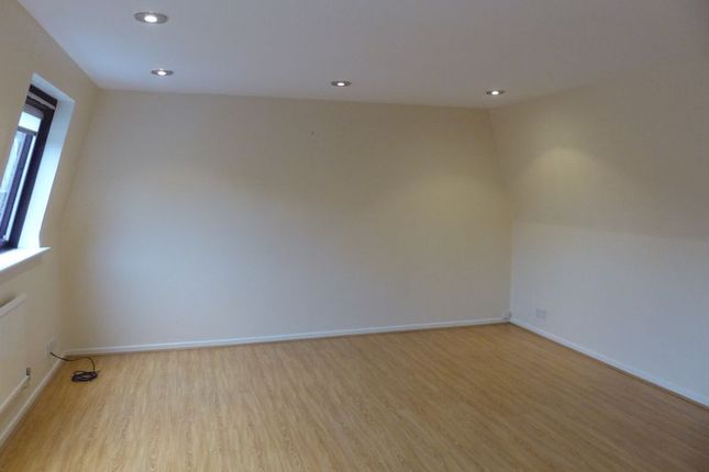 27B, The Parade, Bourne End photo 3