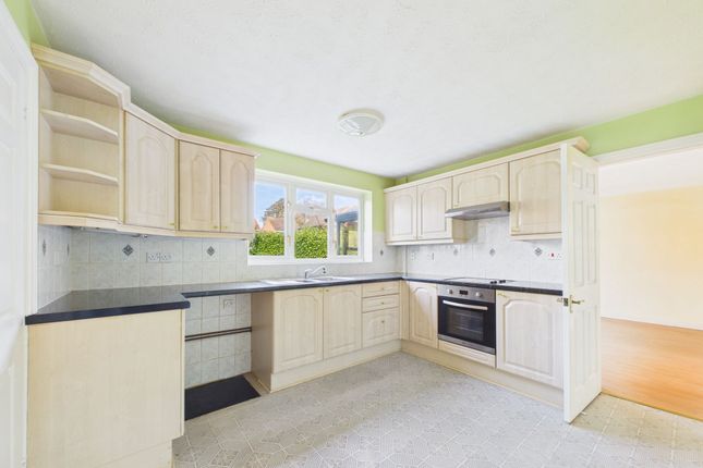 47 Clare Crescent, Towcester photo 3