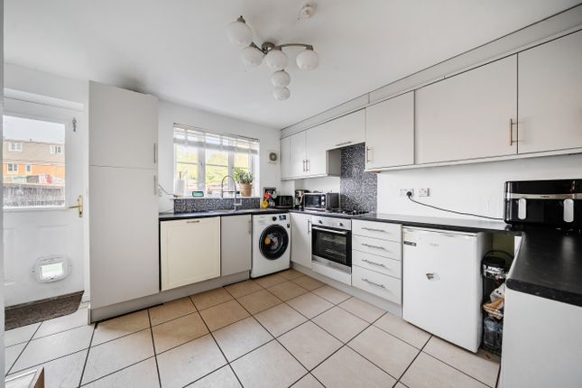 64, Winton Road, Swindon photo 4