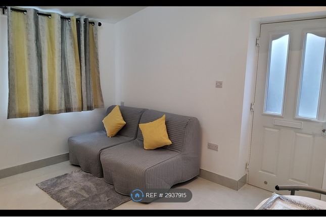 Oaktree Crescent, Bradley Stoke, Bristol photo 3