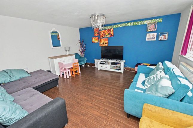 9, Bawn Gardens, West Yorkshire photo 2