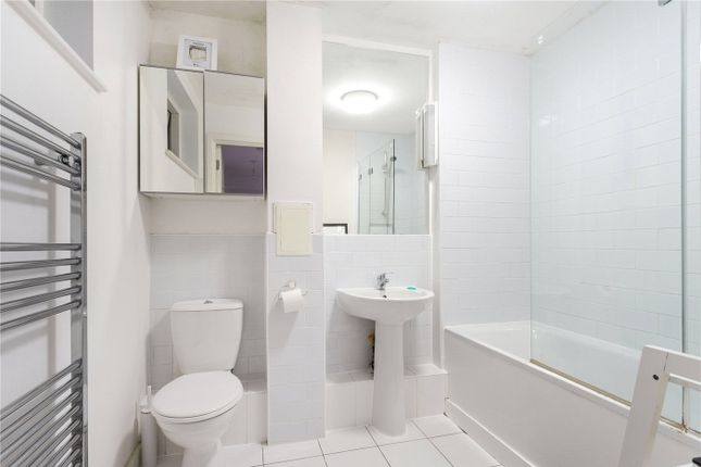 Flat for sale in Kings Arms Court, London
