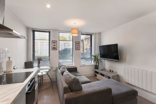8,Manor Gardens, New Ash Green photo 3