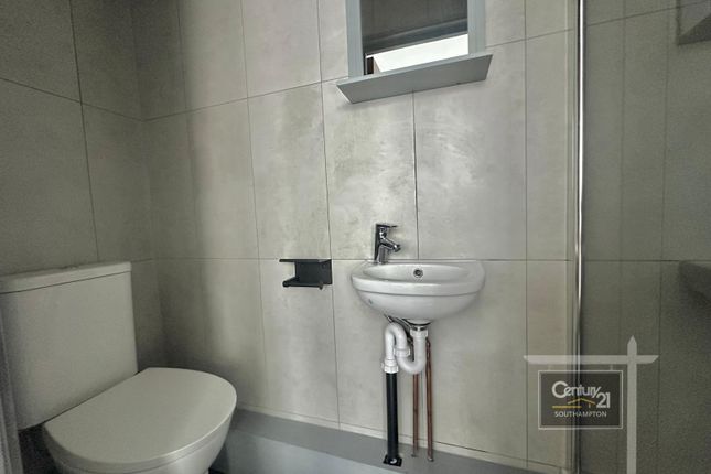 Flat 3,  98, Bitterne Road West, SOUTHAMPTON photo 3