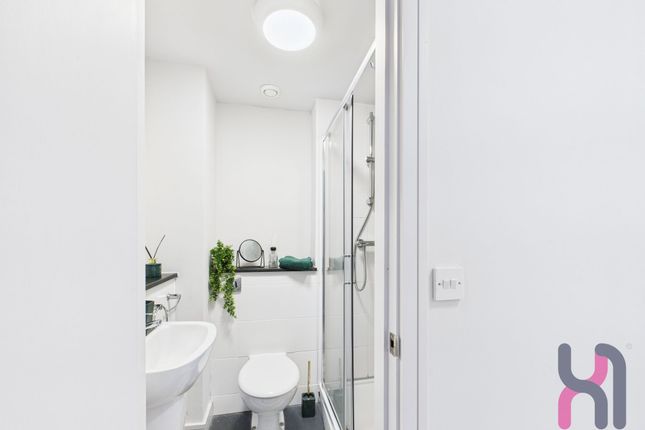22D Queensland Place 2 Chatham Place, Liverpool photo 3