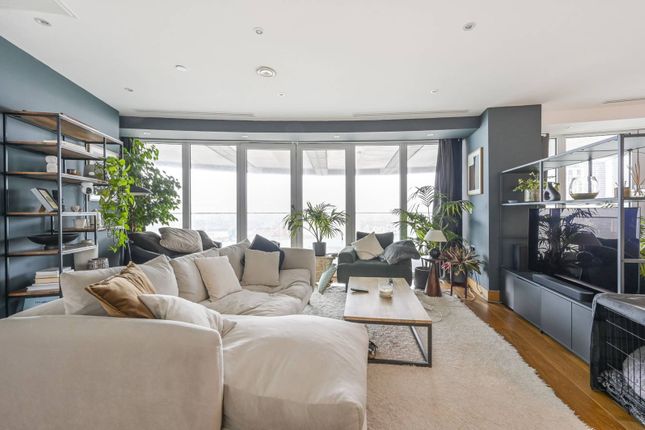 Thumbnail Flat for sale in Crossharbour Plaza E14, Canary Wharf, London,