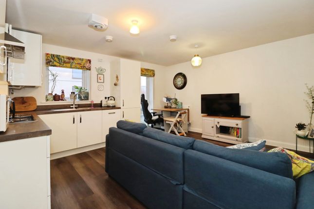 79, Clark Drive, Bristol photo 2