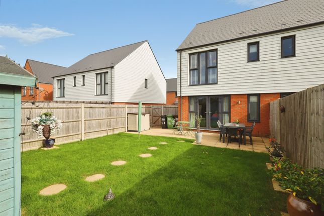 18, Birch Road, Polegate photo 3