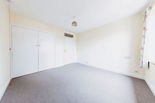 Flat for sale in Ash Lodge (Pegasus Court), Hook