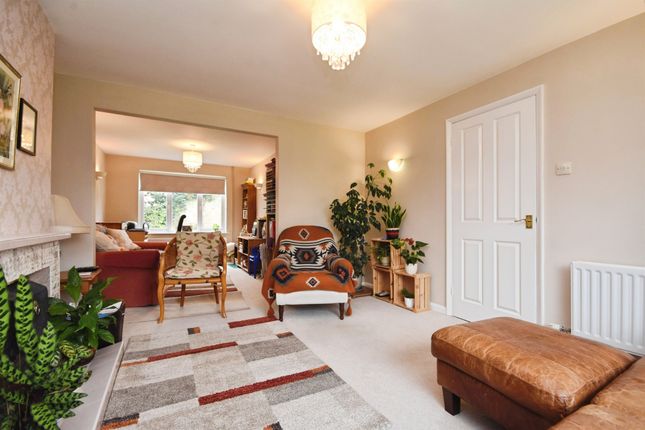 5, Moors Close, Colchester photo 3