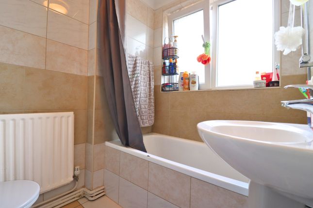 19, Draycot Road, Surbiton photo 4