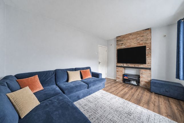 16 Waddon Road, Croydon photo 3