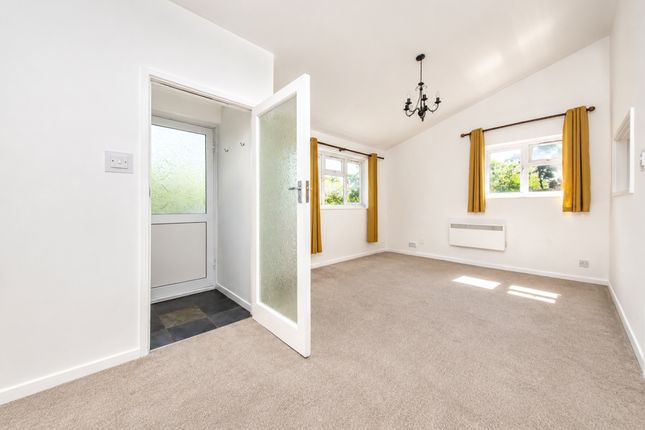 11a The Parade, Reading Road, Yateley photo 3