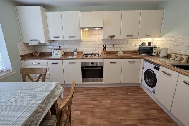 5, Weavers Way, Stockton photo 4