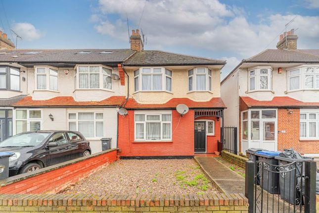 Flat for sale in Hereward Gardens, Palmers Green