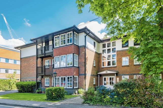 Flat for sale in Madeira Road, West Byfleet, Surrey