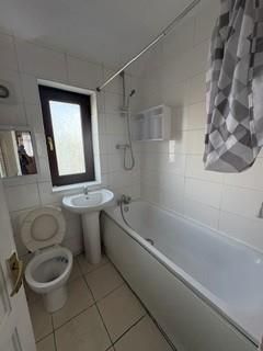 29, Broad Street, Dagenham photo 4