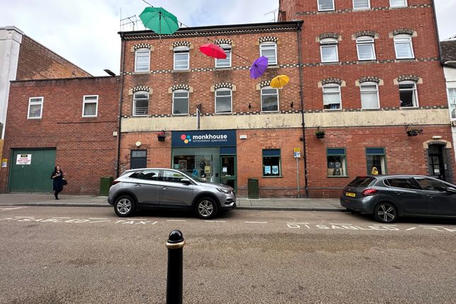 Retail premises to let in New Street, Worcester