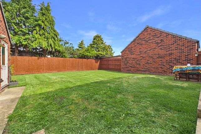 27, Woodgreen Square, Oxfordshire photo 3