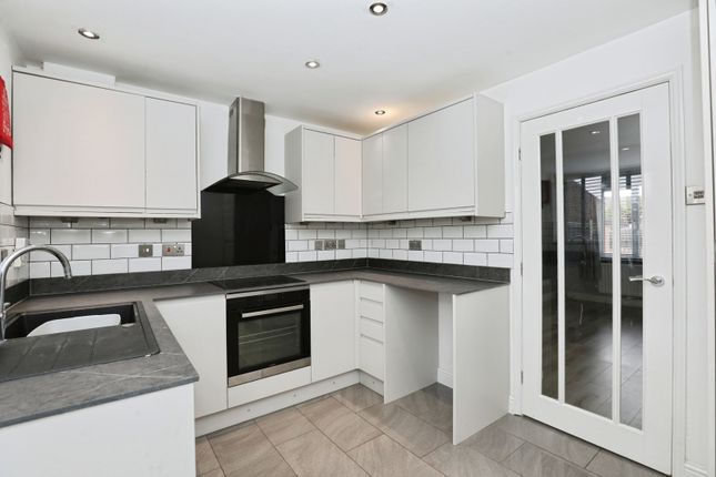 Broomfield Close, Cheshire photo 3