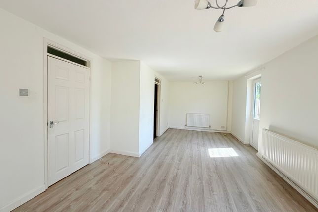 152, Minerva Way, WELLINGBOROUGH photo 3