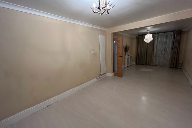 22, Hodge Hill Road, Birmingham photo 2