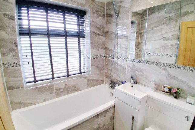 24, Leamington Place, Greater London photo 2