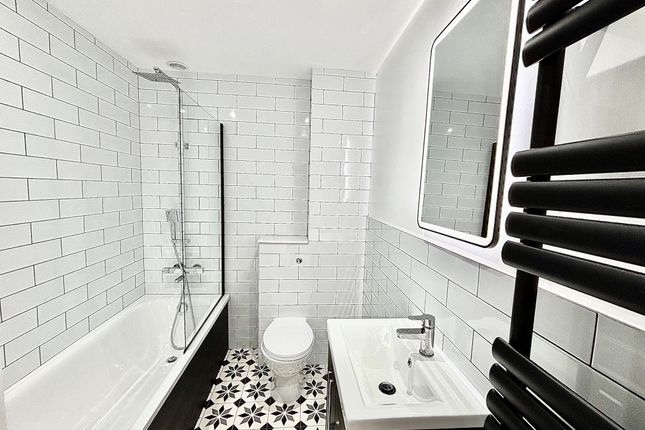 44, South Ockendon photo 2