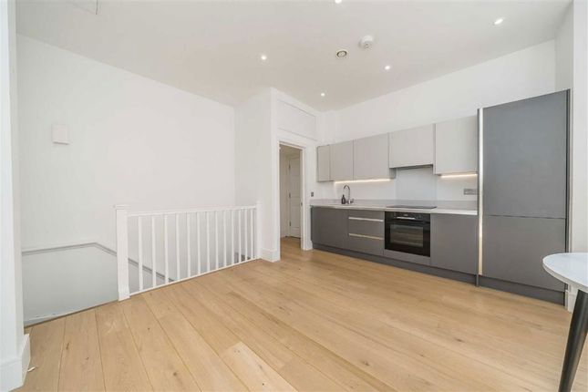 Flat 2, 3, Beaumont Crescent, London photo 4