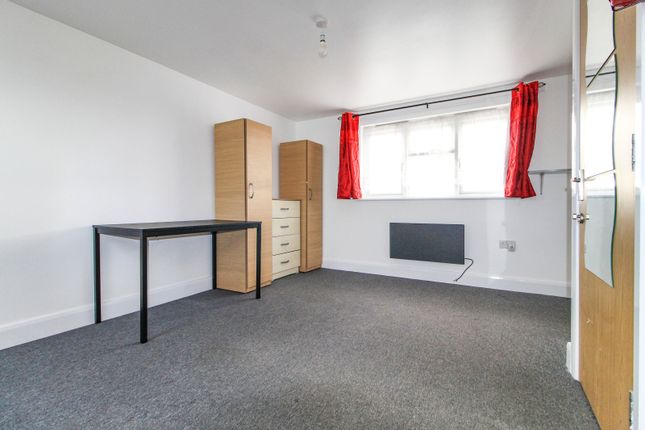 195C, Princes Avenue, Kingsbury photo 2