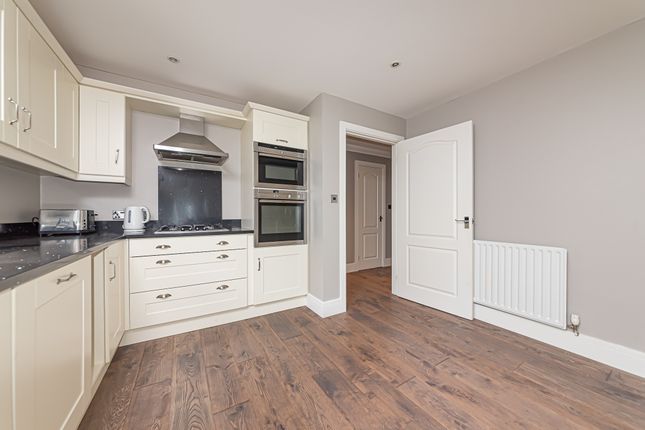 Flat 4 Crawley Rise, 18, Portsmouth Road, Camberley photo 4